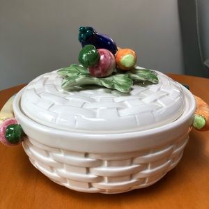 Fitz & Floyd vintage 2 qt casserole dish with lid. New in box